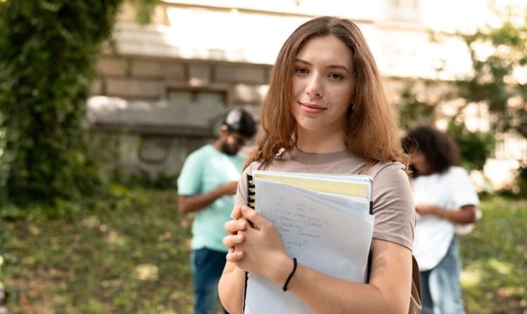 Status studenta po obronie – najważniejsze informacje