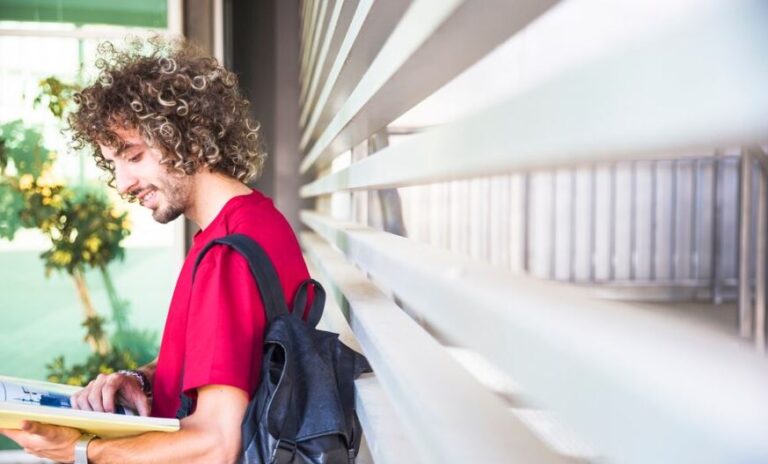 Status studenta po obronie – najważniejsze informacje | Wyższa Szkoła