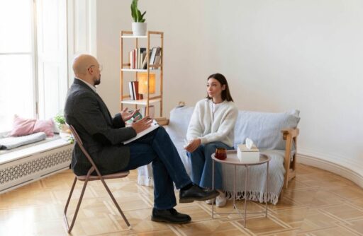Psycholog kliniczny – zarobki to jeden z wielu powodów, by zacząć interesować się psychologią