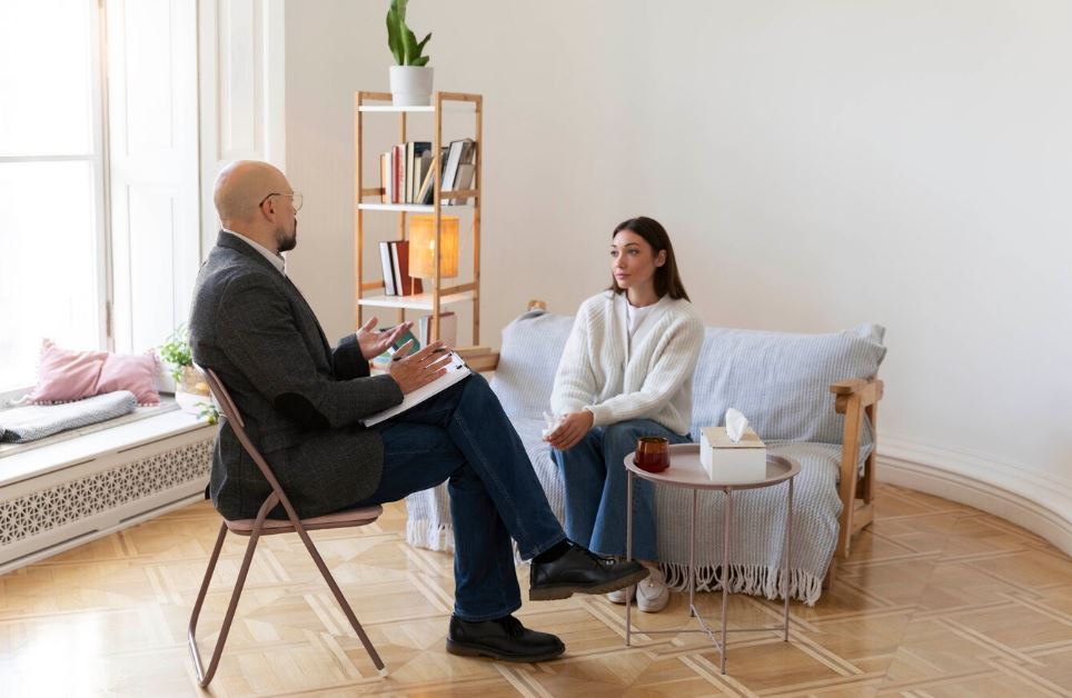 Psycholog kliniczny – zarobki to jeden z wielu powodów, by zacząć interesować się psychologią