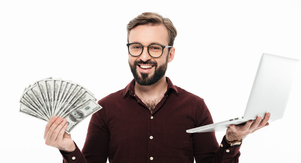 Ile zarabia informatyk po studiach