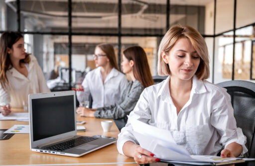 Zarobki po administracji