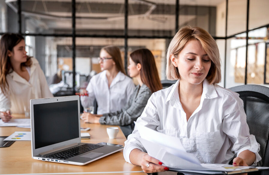 Zarobki po administracji