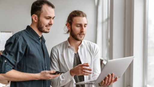 Ile zarabia analityk biznesowy i czy to opłacalna ścieżka kariery?