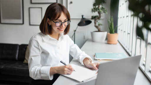 Ile zarabia redaktor