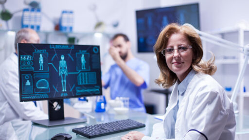 Informatyka medyczna – zarobki i możliwości pracy, jakie daje branża IT w medycynie