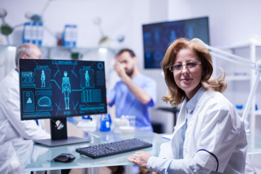 Informatyka medyczna – zarobki i możliwości pracy, jakie daje branża IT w medycynie