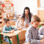 Jak zostać nauczycielem wspomagającym