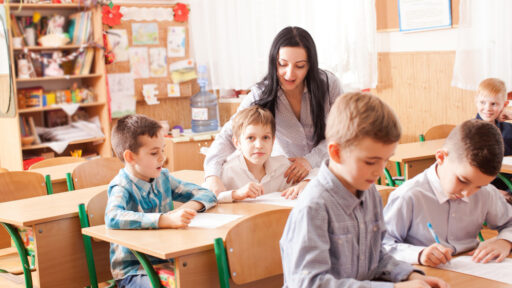 Jak zostać nauczycielem wspomagającym