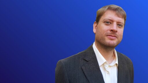 Jak studenci WSKZ korzystają dzięki doświadczeniu Angusa Johnstona