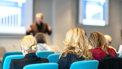 „Praca z osobami po doświadczeniu przemocy”