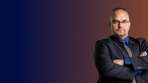 Od geopolityki po cyberprzestrzeń – czym zajmuje się dr Daniel Kasprzycki z WSKZ?