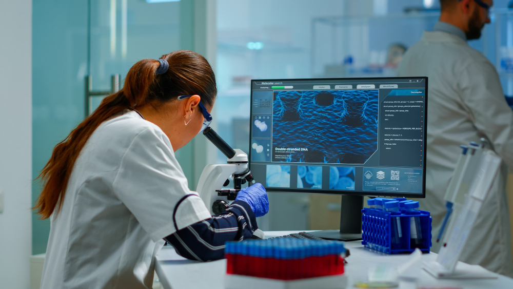 ile zarabia biotechnolog - praca